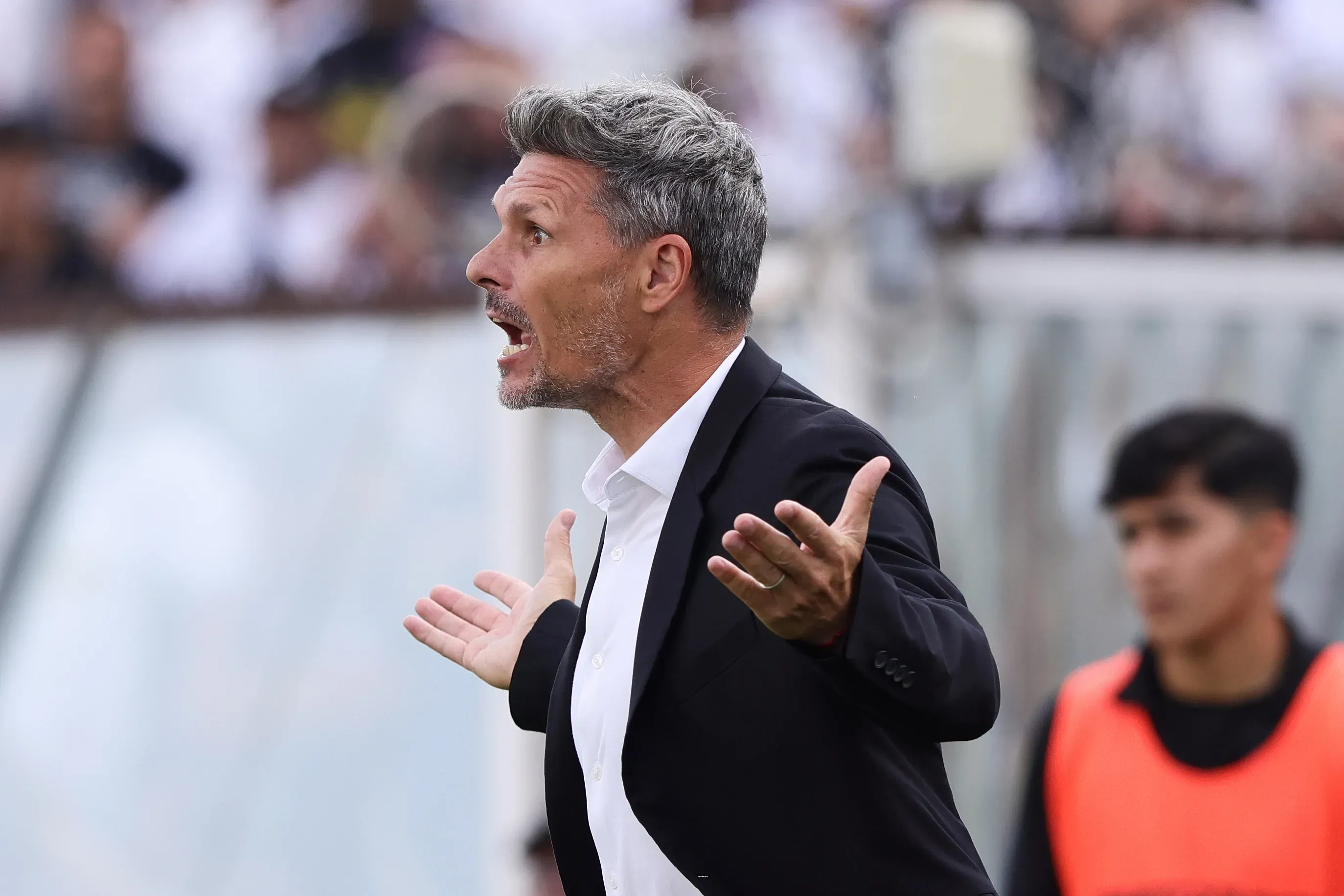 Fernando Ortiz tiene una aspereza que limar con Arturo Vidal. (Felipe Zanca/Photosport).