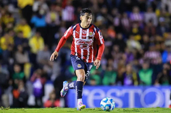 Miguel Gómez juega actualmente en Chivas. (Photo by Manuel Velasquez/Getty Images)