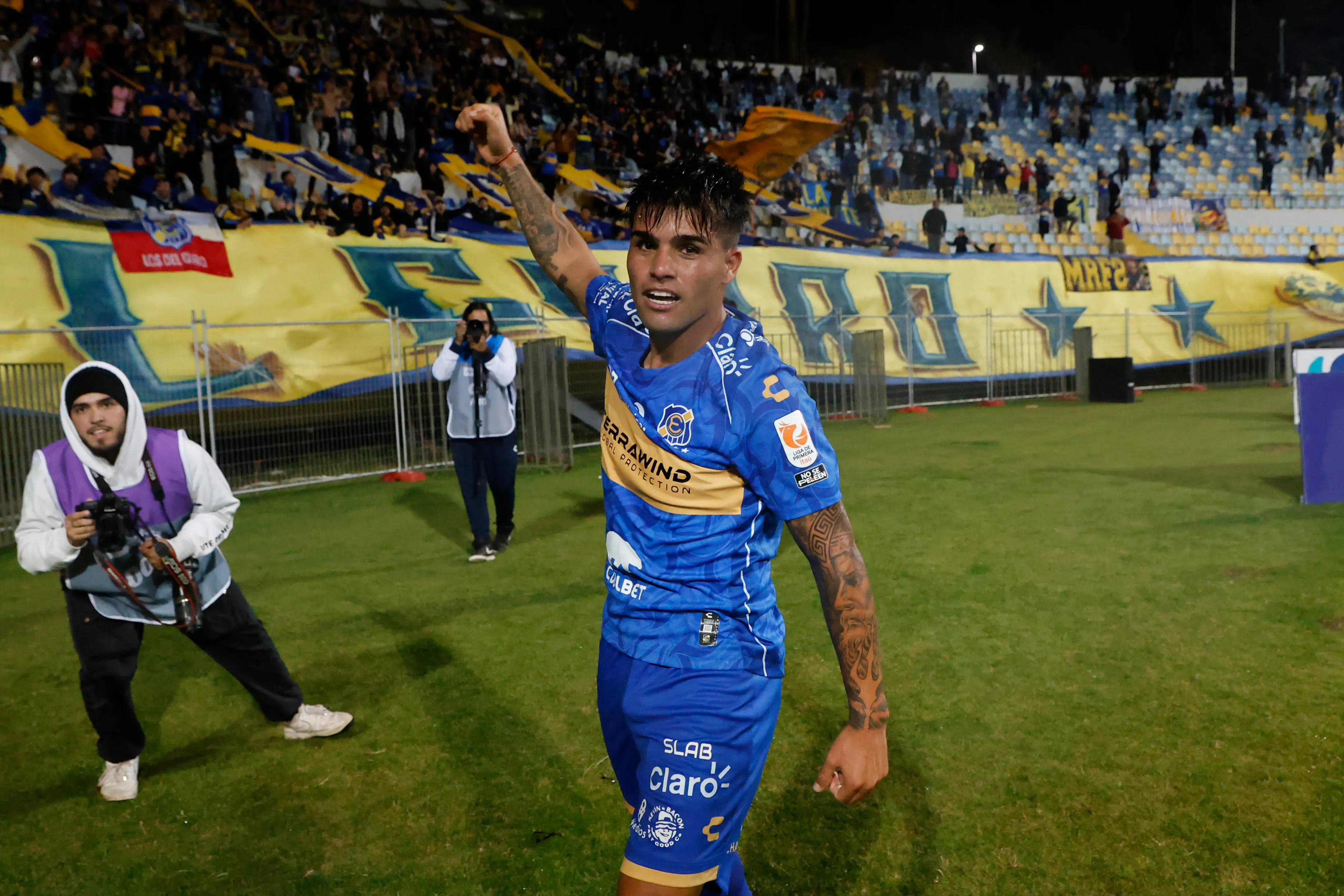 Alan Medina jugó 35 partidos en Everton, donde anotó cuatro goles y regaló dos asistencias. (Sebastian Cisternas/Photosport).