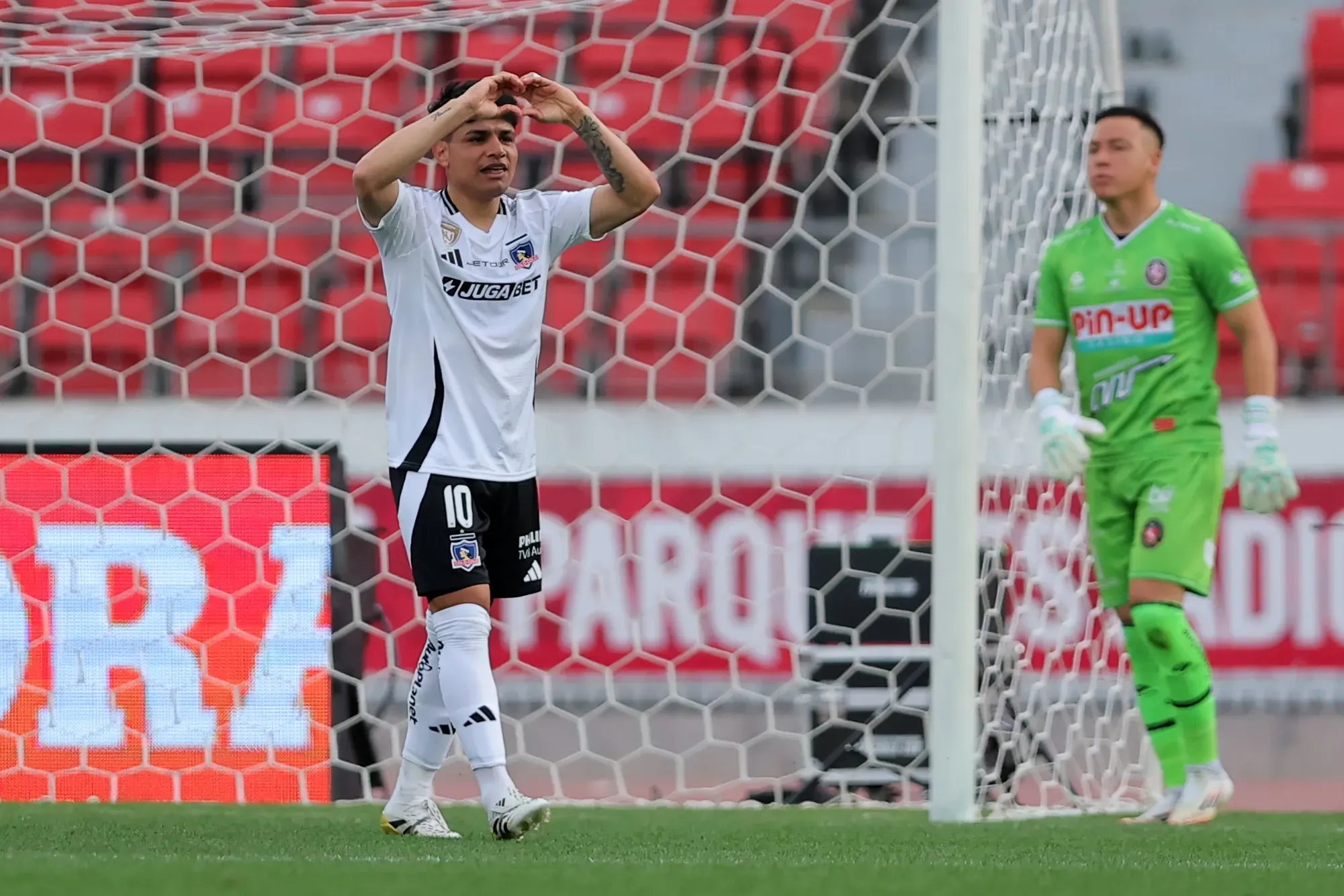 Claudio Aquino se puede ir de Colo Colo. Foto: Javier Torres/Photosport