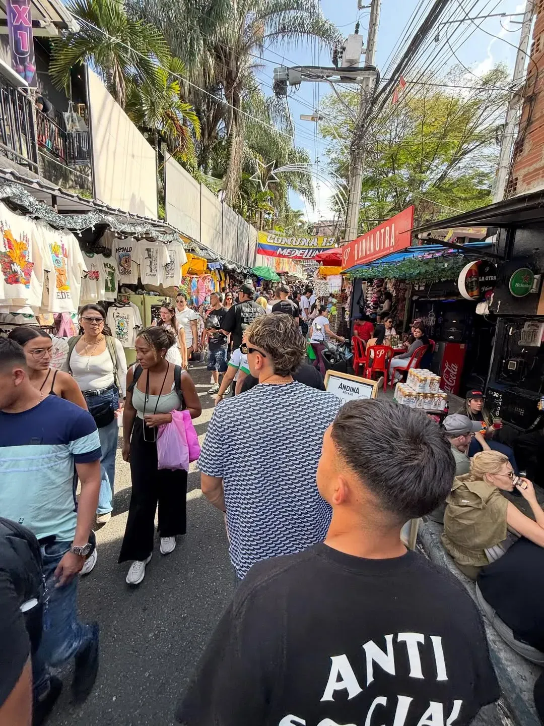 Lo pasan bien paseando en Colombia los canteranos de Colo Colo
