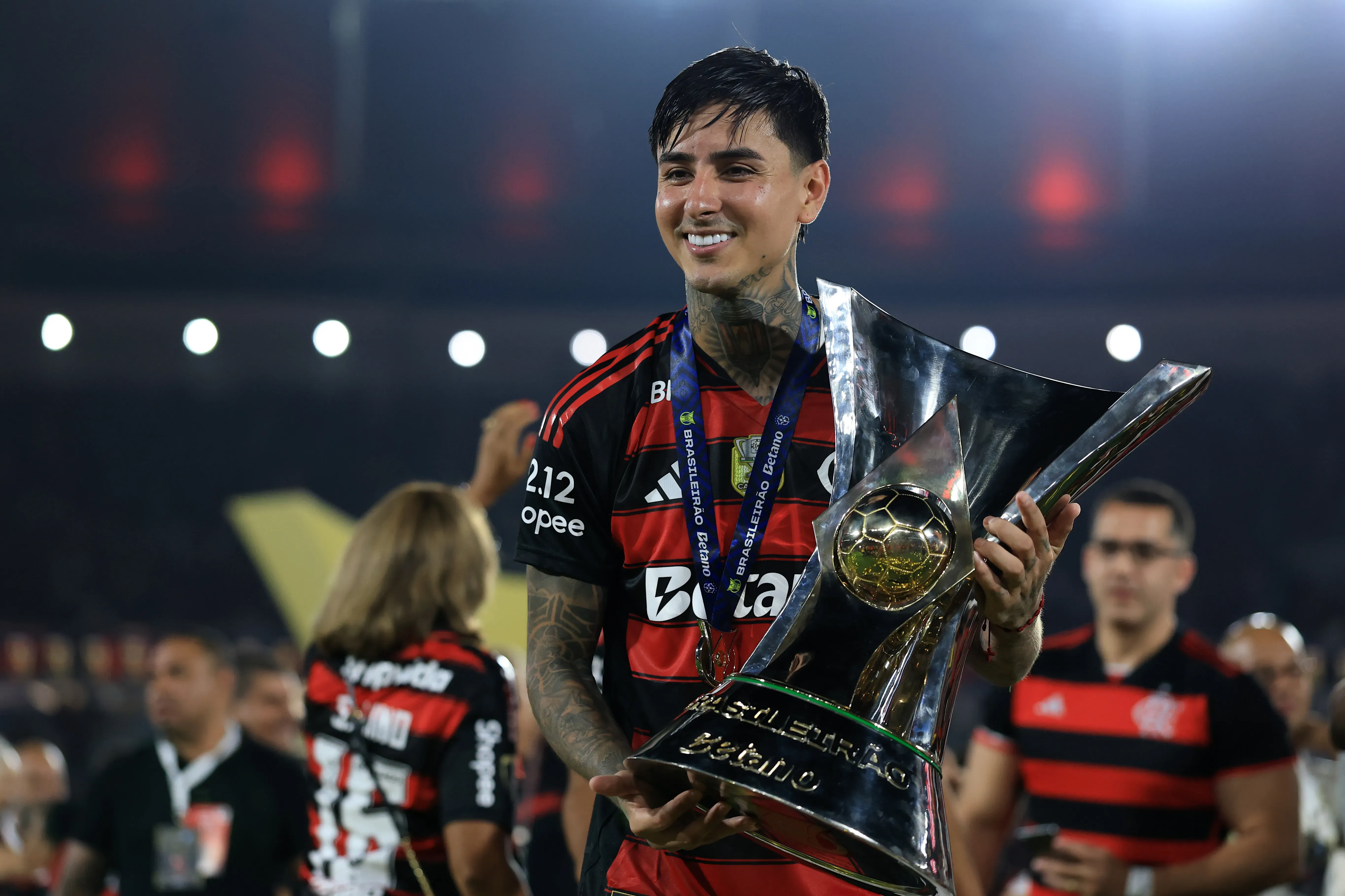 Erick Pulgar con el título del Brasileirao. Imagen: Getty