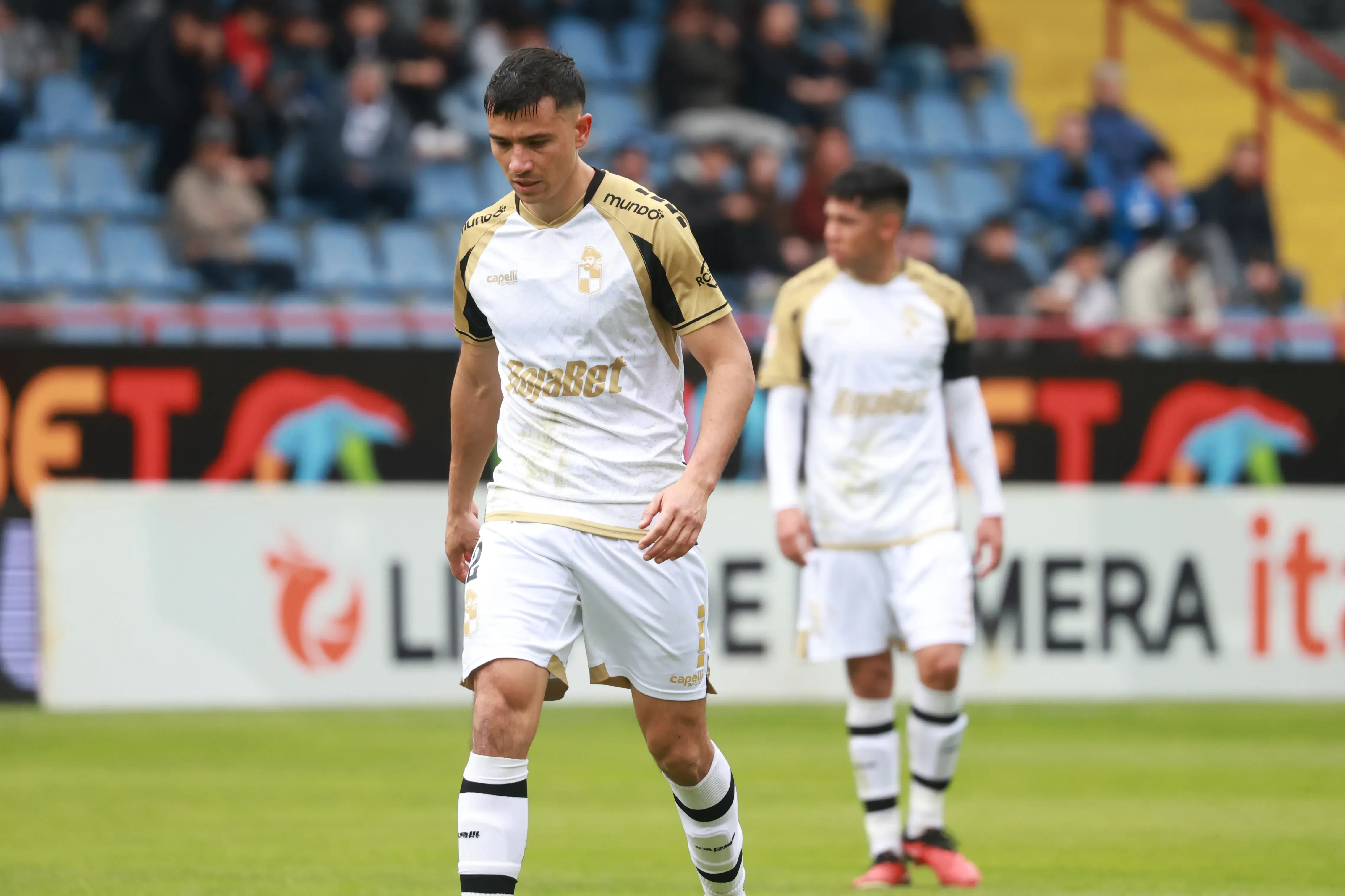 Bruno Cabrera se acerca a Colo Colo. Foto: Eduardo Fortes/Photosport