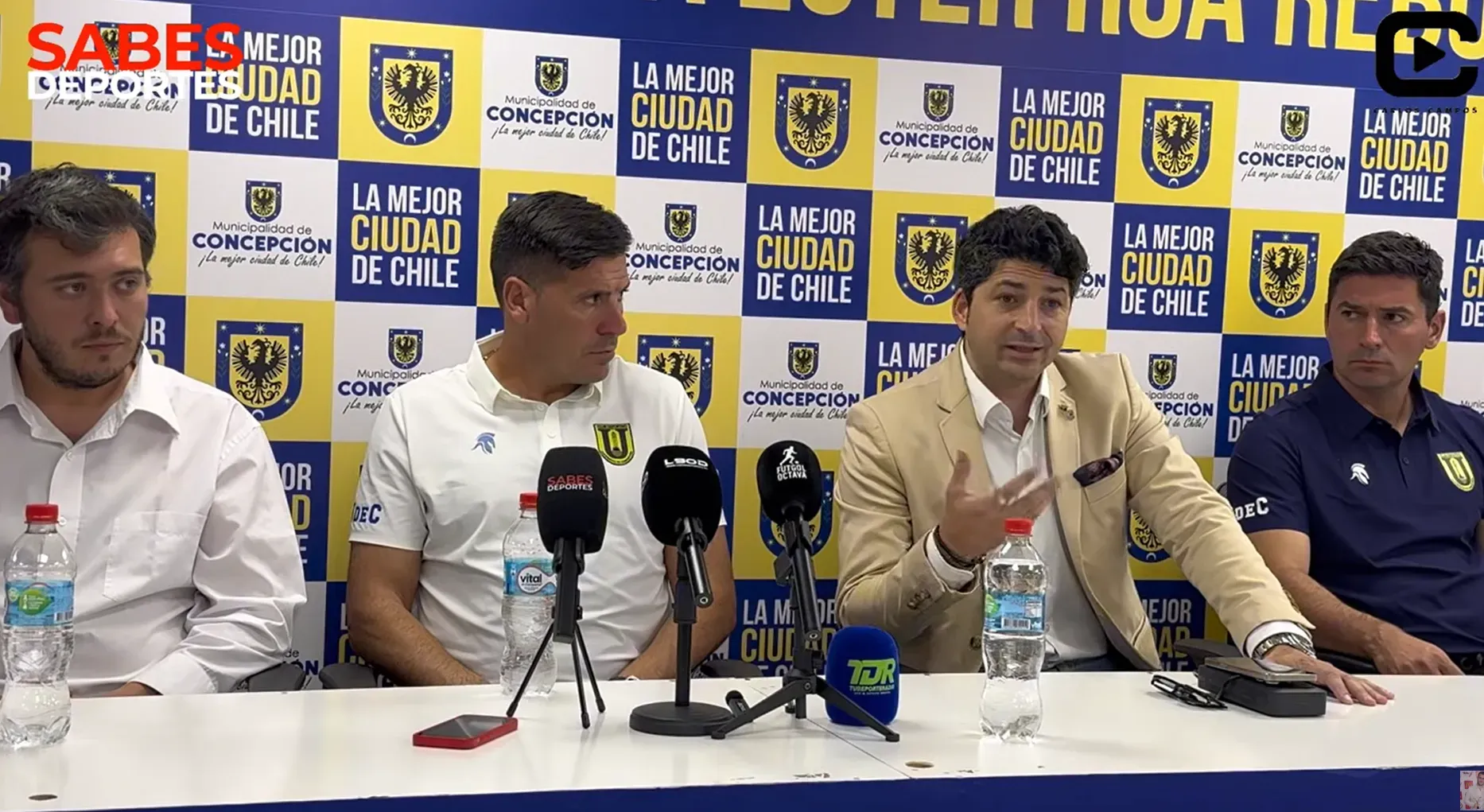 La presentación de Juan Cruz Real en la U de Conce tuvo un momento algo tenso. (Captura Sabes Deportes).