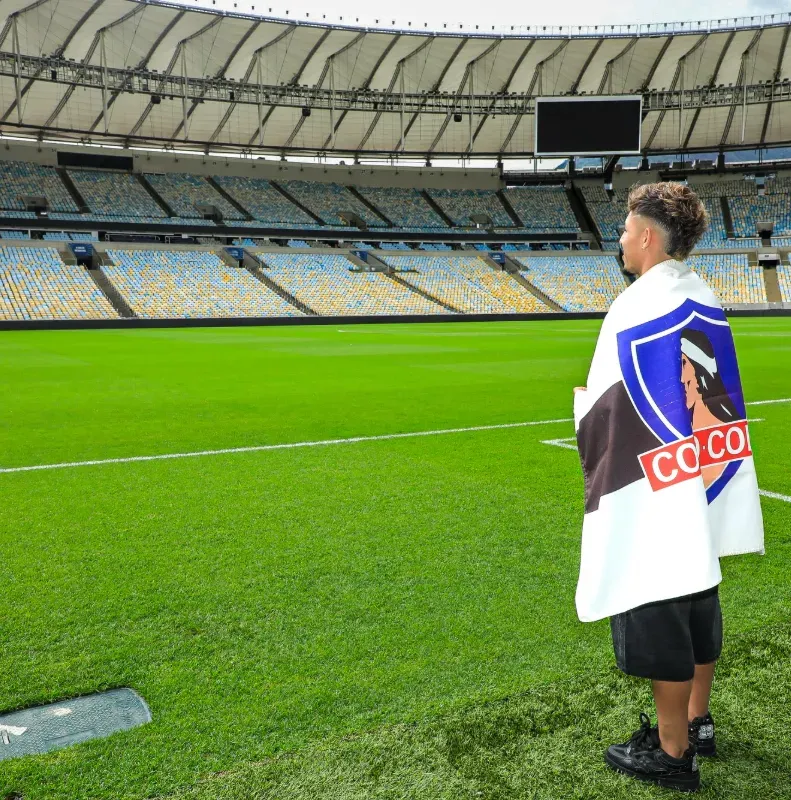 Dylan Portilla apareció en el Maracaná con la bandera de Colo Colo. Foto: Instagram.