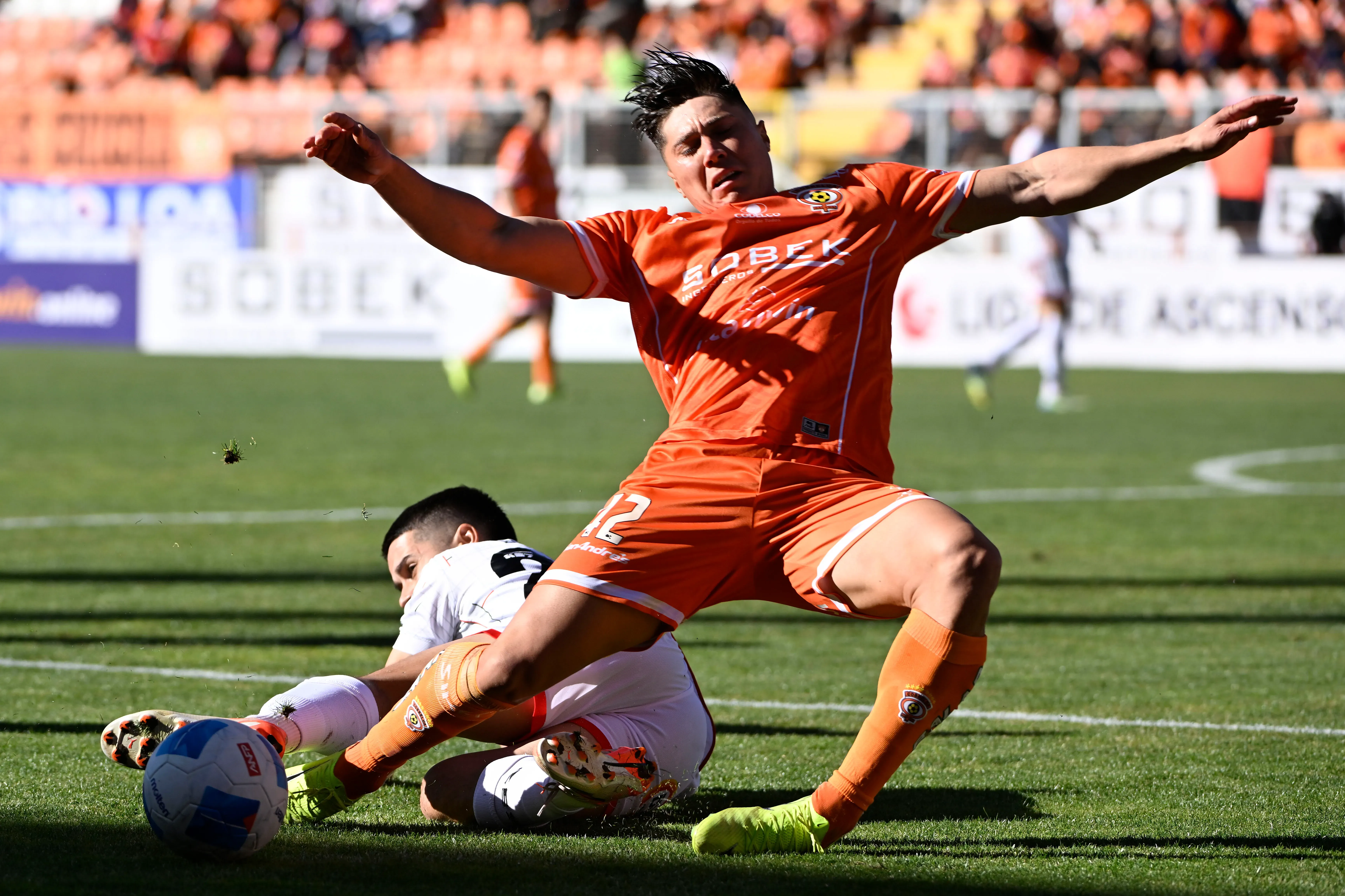 Aldrix Jara en acción por Cobreloa: fue uno de los puntales del equipo de César Bravo. (Pedro Tapia/Photosport).