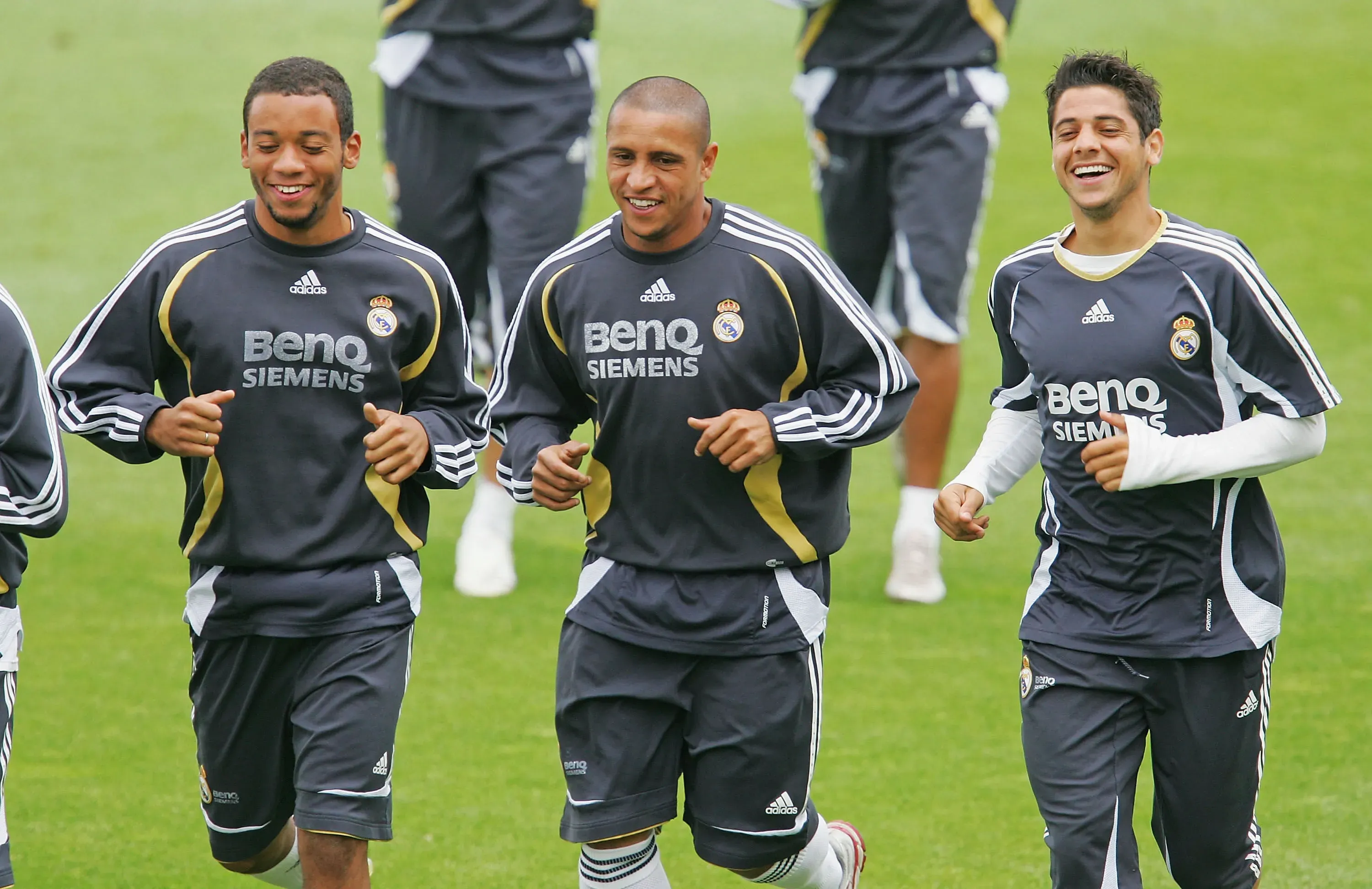 Marcelo y Roberto Carlos en 2007 entrenando en el Real Madrid. (Foto: Denis Doyle/Getty Images)