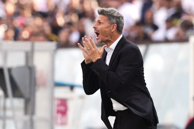 Fernando Ortiz sabe que es una necesidad imperiosa reforzar la zaga central. (Felipe Zanca/Photosport).