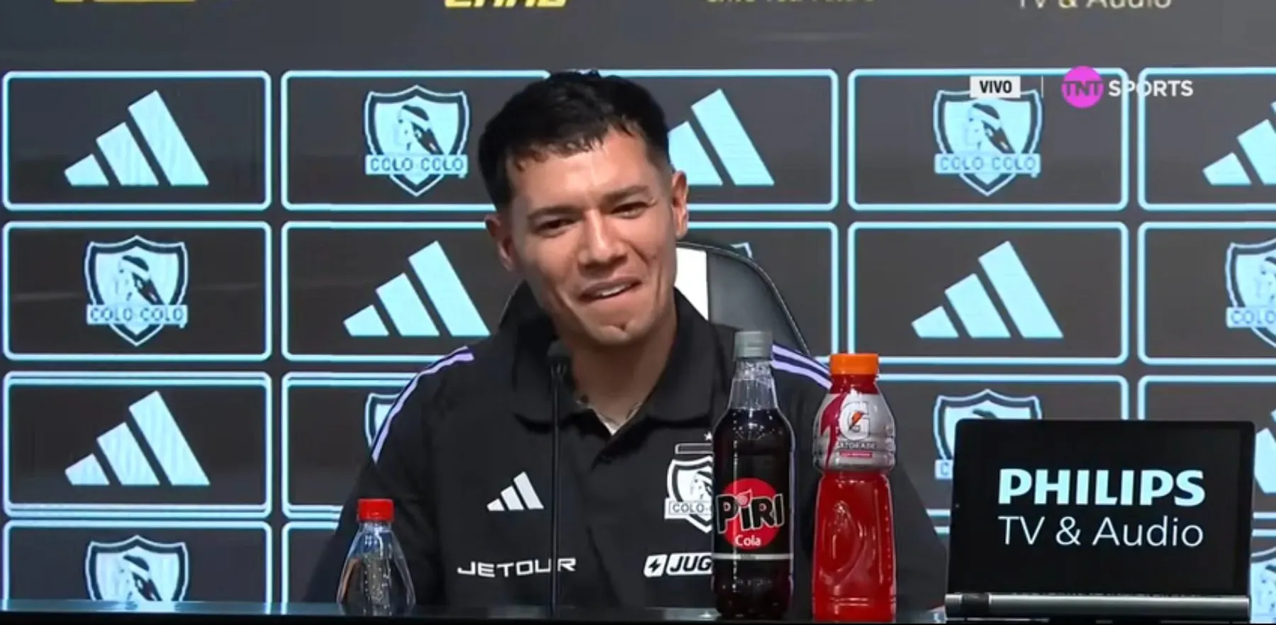 Matías Fernández fue presentado en Colo Colo.