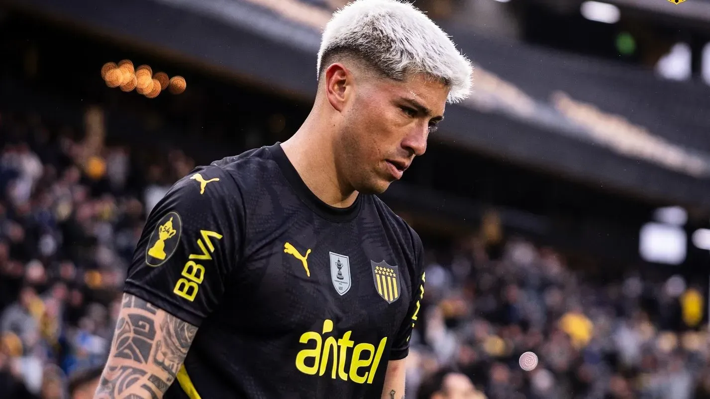 Brayan Cortés no seguirá en Peñarol y su salida de Colo Colo se complica. Foto: Peñarol.