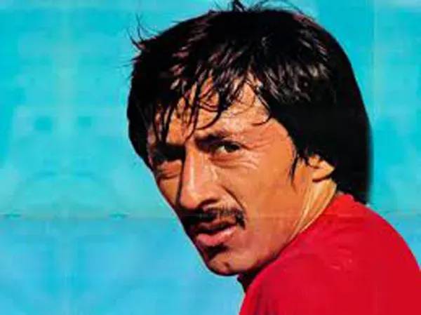 El Pollo Véliz le pide al Viejo Pascuero: belleza para el fútbol chileno y todo.