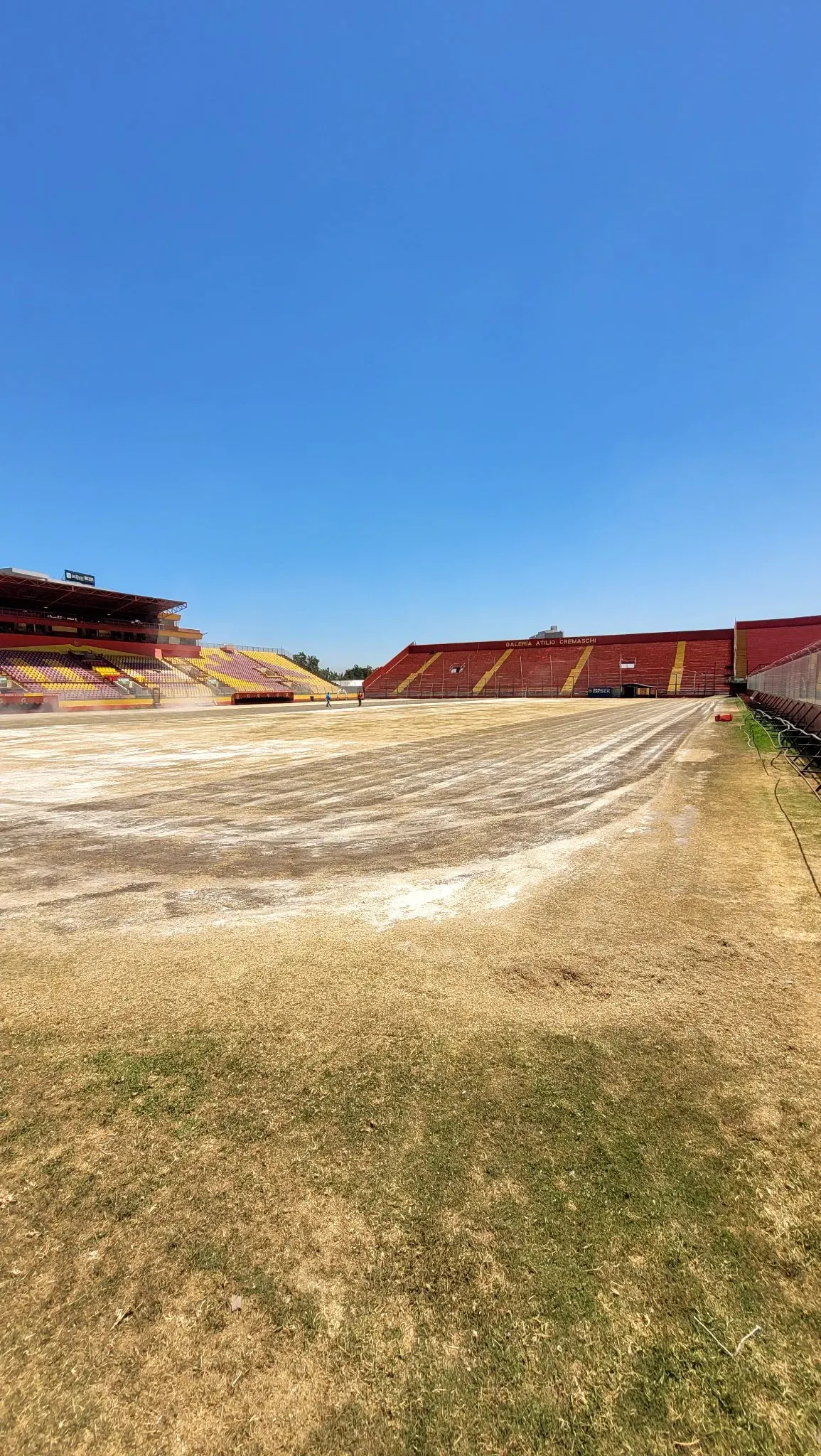 Así luce el Estadio Santa Laura de Unión Española tras su descenso a la Primera B. Foto: Twitter CámaraHincha.