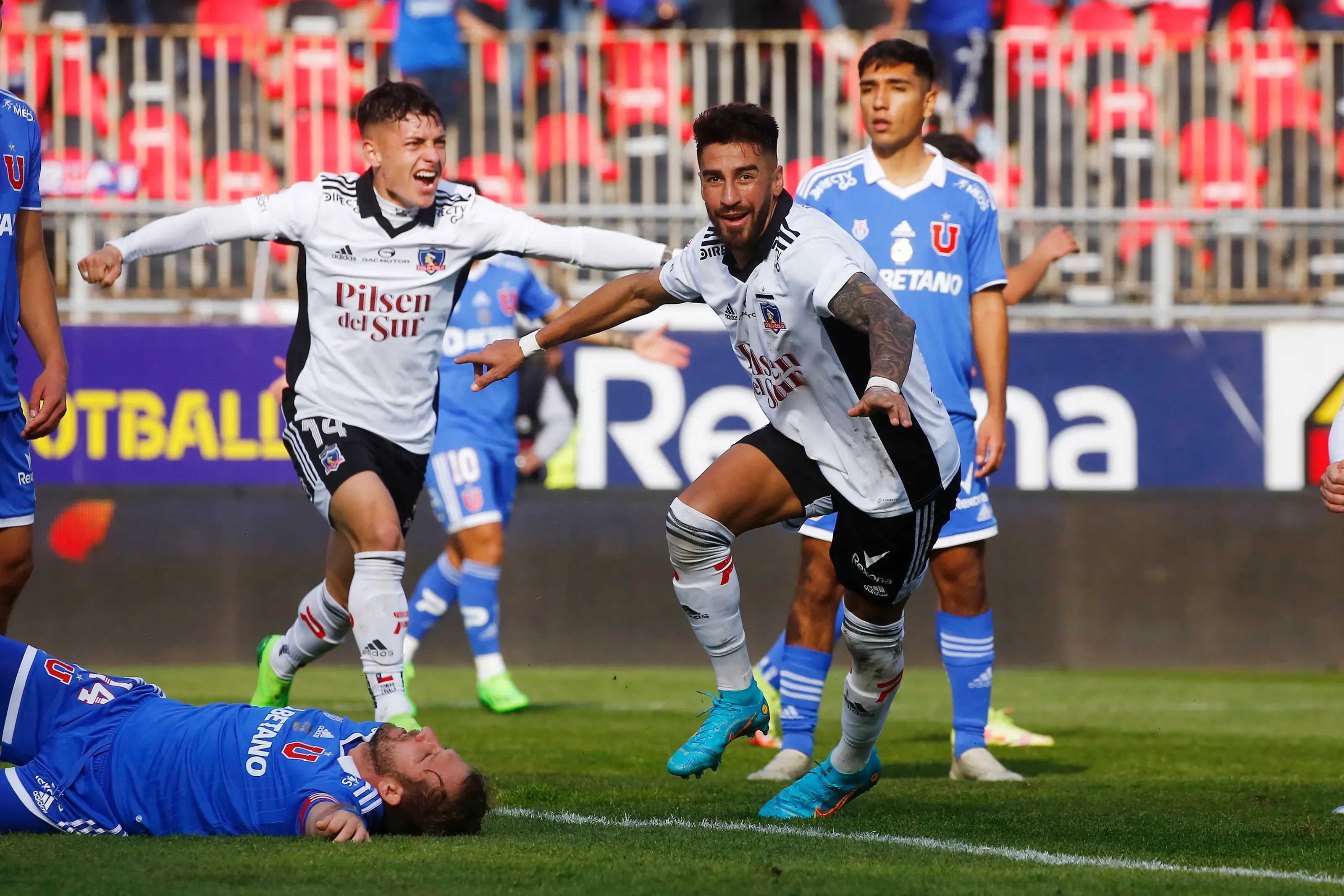Juan Martín Lucero celebrando contra la U, su posible nuevo equipo. Foto: Jonnathan Oyarzun/Photosport