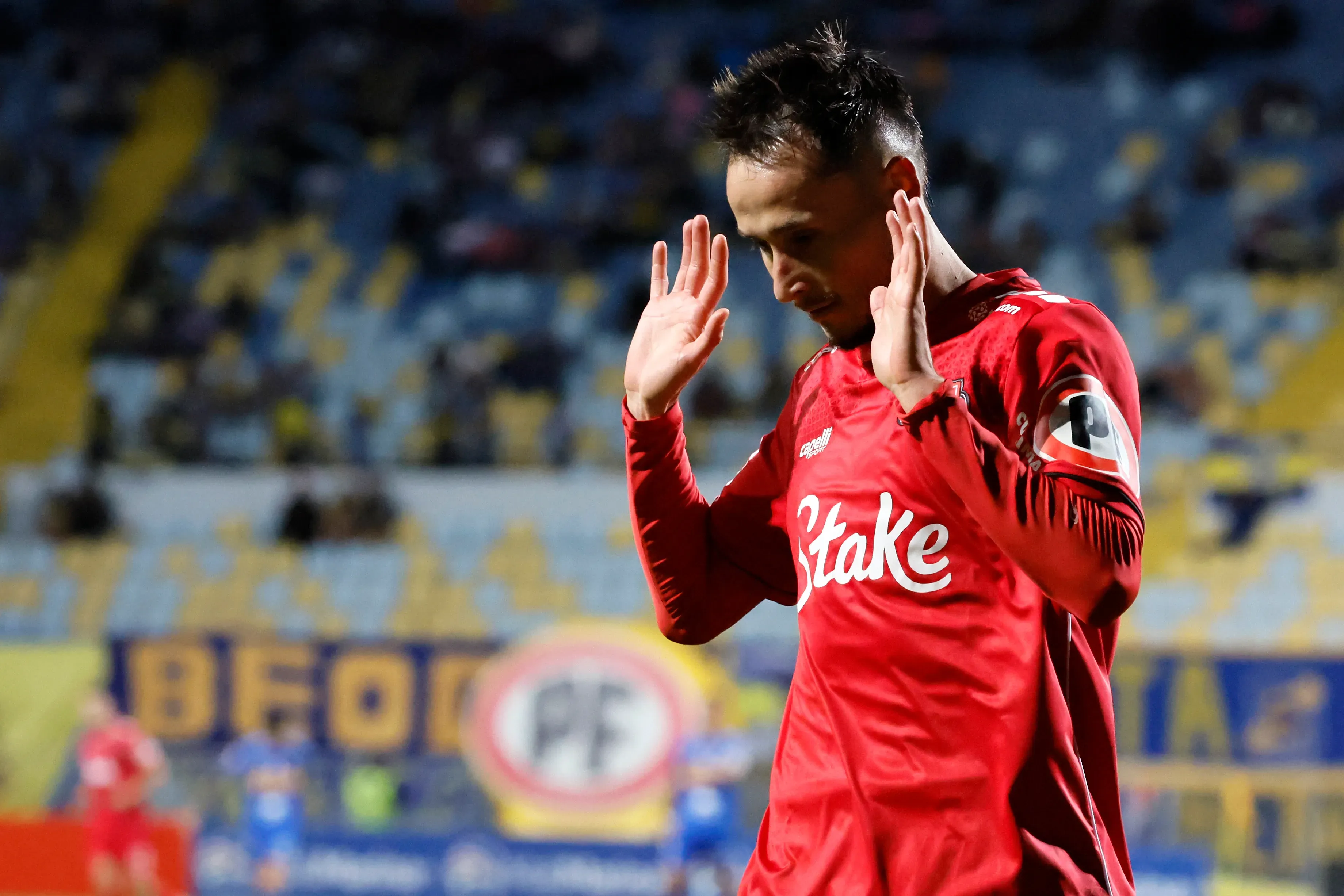 Pedro Sánchez tras anotarle a Everton este año/Photosport