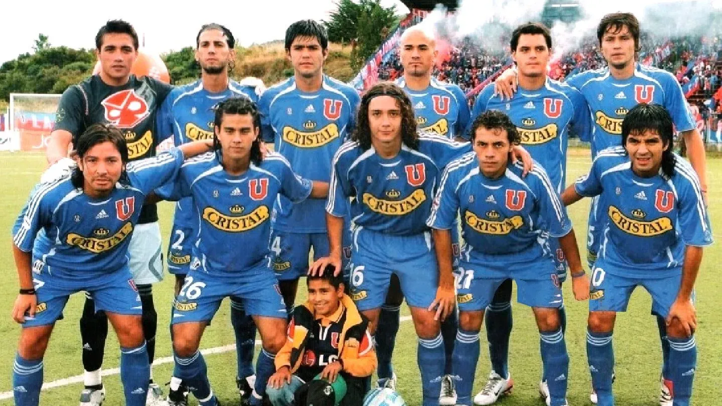 Una de las pocas imágenes de Federico Martorell en la U, entre Miguel Pinto y Rodrigo Rivera. Imagen: Archivo