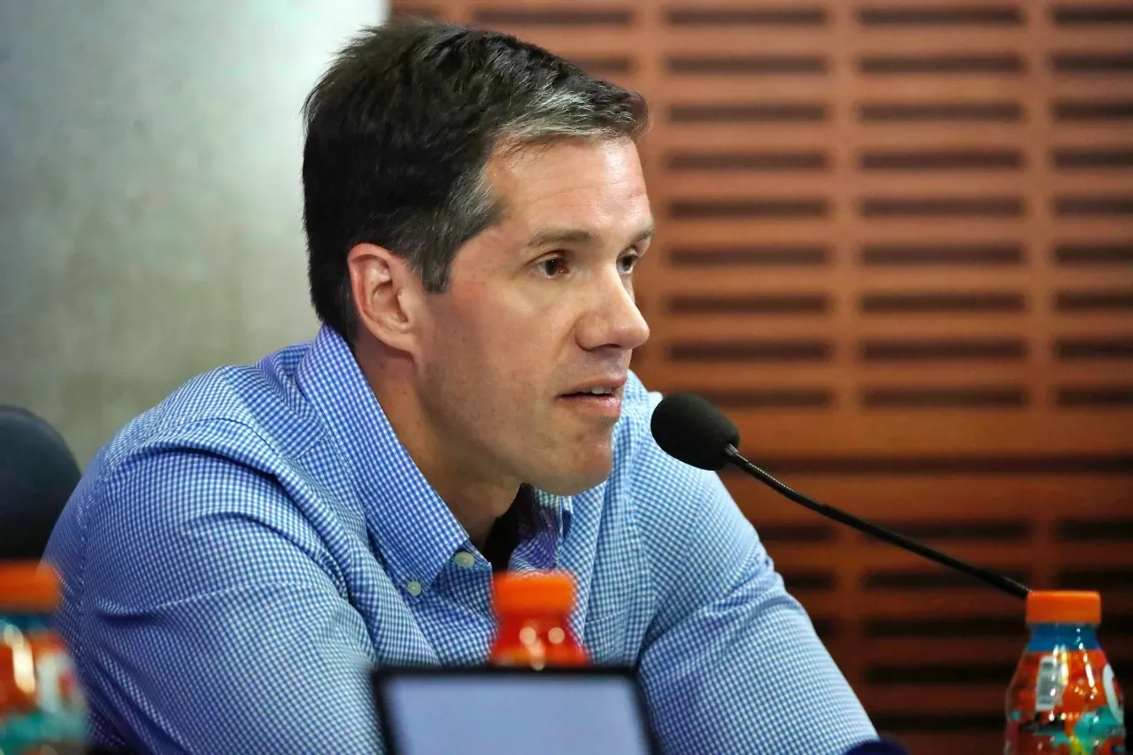 Michael Clark va a la Justicia para mantenerse al mando de Azul Azul (Photosport)