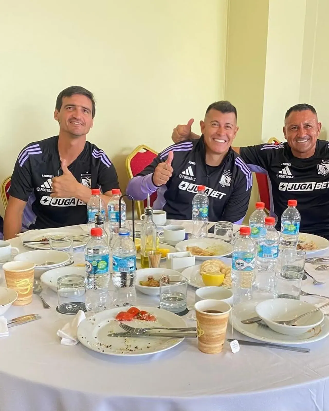 Martínez (a la izquierda) y Almirón