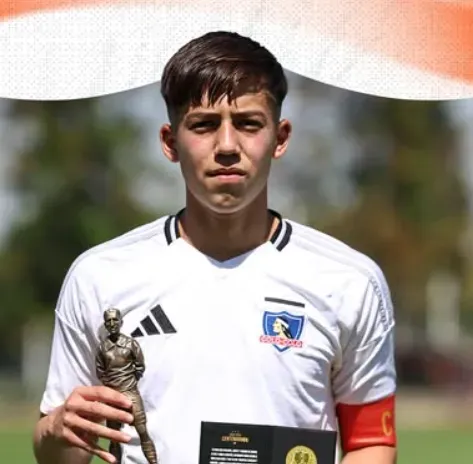 Rodrigo Catalán pasa al primer equipo de Colo Colo con 16 años.