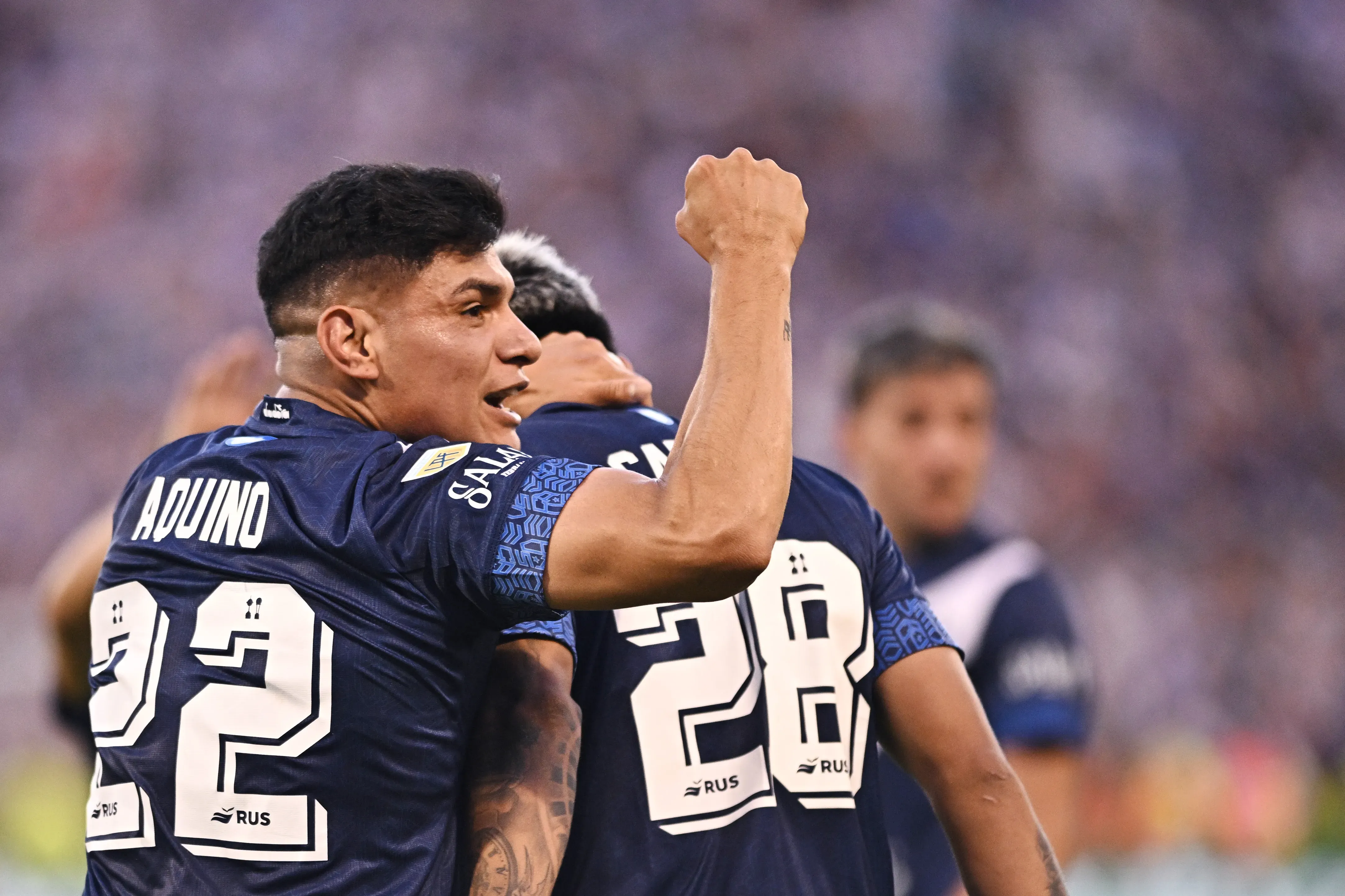 Claudio Aquino deja la 10 de Colo Colo y vuelve a ser el 22, con el que brilló en Vélez. Foto: Getty Images.