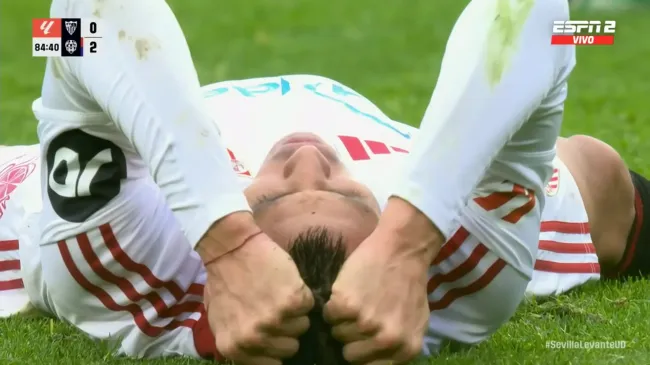 Minutos antes, Alexis Sánchez pudo anotar de cabeza, pero desvió su remate. (Captura ESPN).