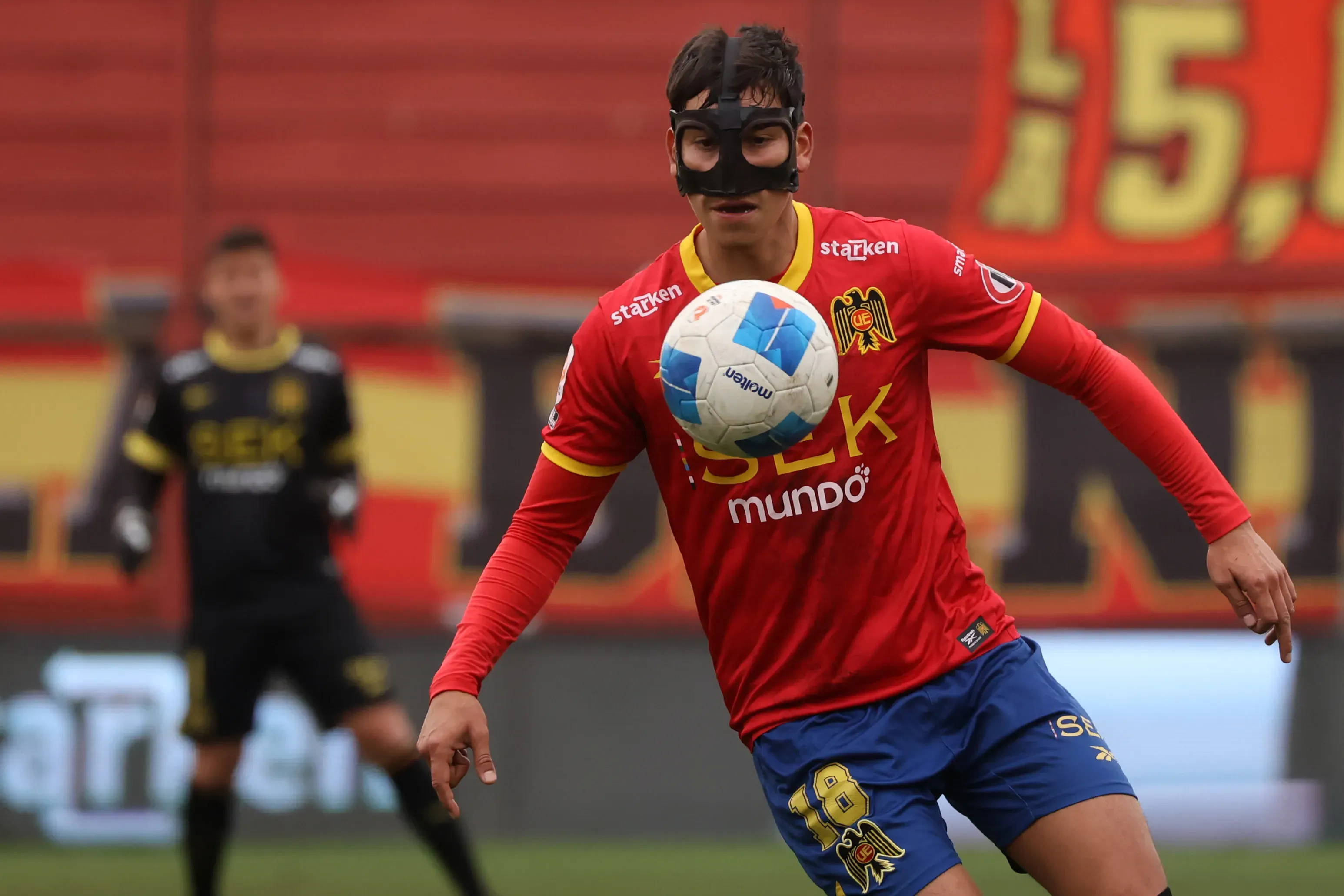 Felipe Espinoza en acción por Unión Española en 2025. (Jonnathan Oyarzun/Photosport).