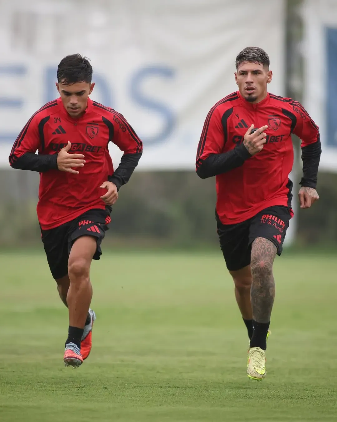 Vicente Pizarro y Alan Saldivia entrenan hasta que se aprueben sus salidas del Cacique | Colo Colo