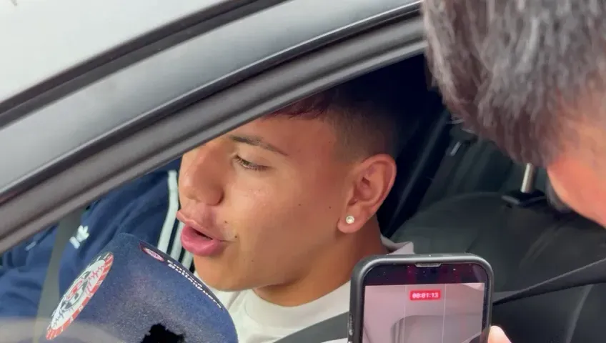 Ignacio Vásquez puso una cara que delató lo difícil de la pregunta. (Captura Emisora Bullanguera).