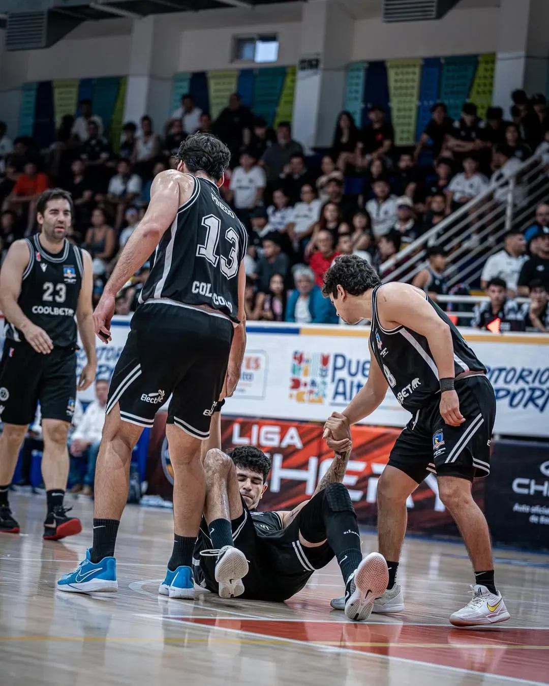 Colo Colo sufre millonaria multa por mal comportamiento de sus hinchas