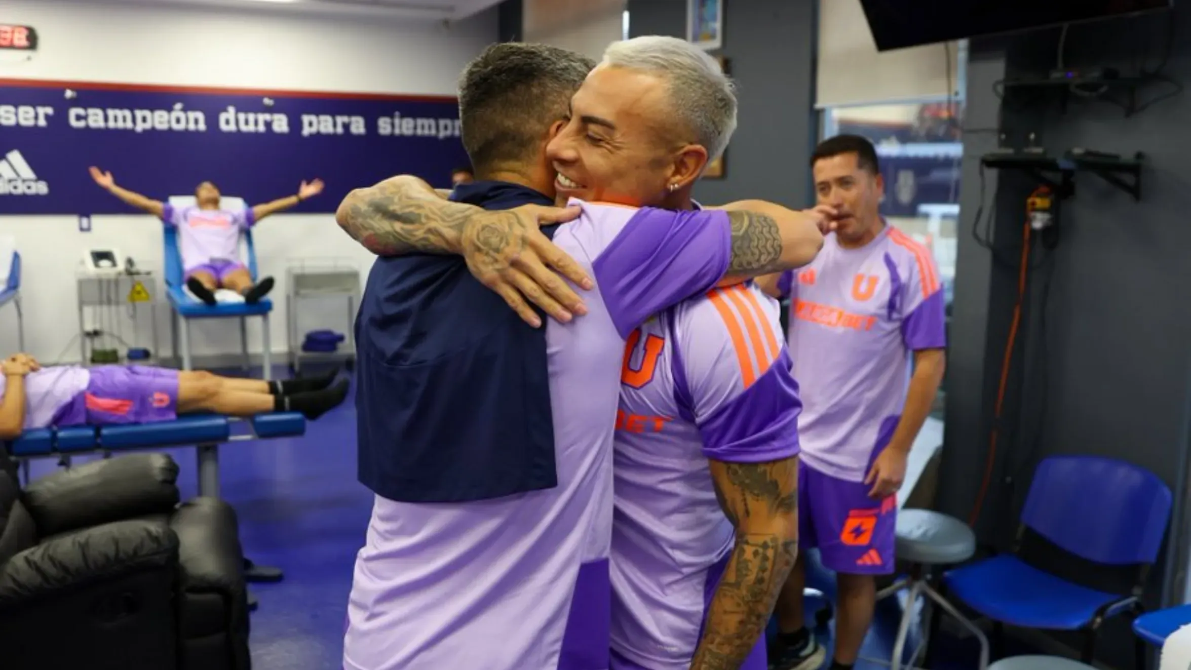 Rivas le pide a Vargas que siga el ejemplo de Aránguiz. Imagen: U. de Chile.