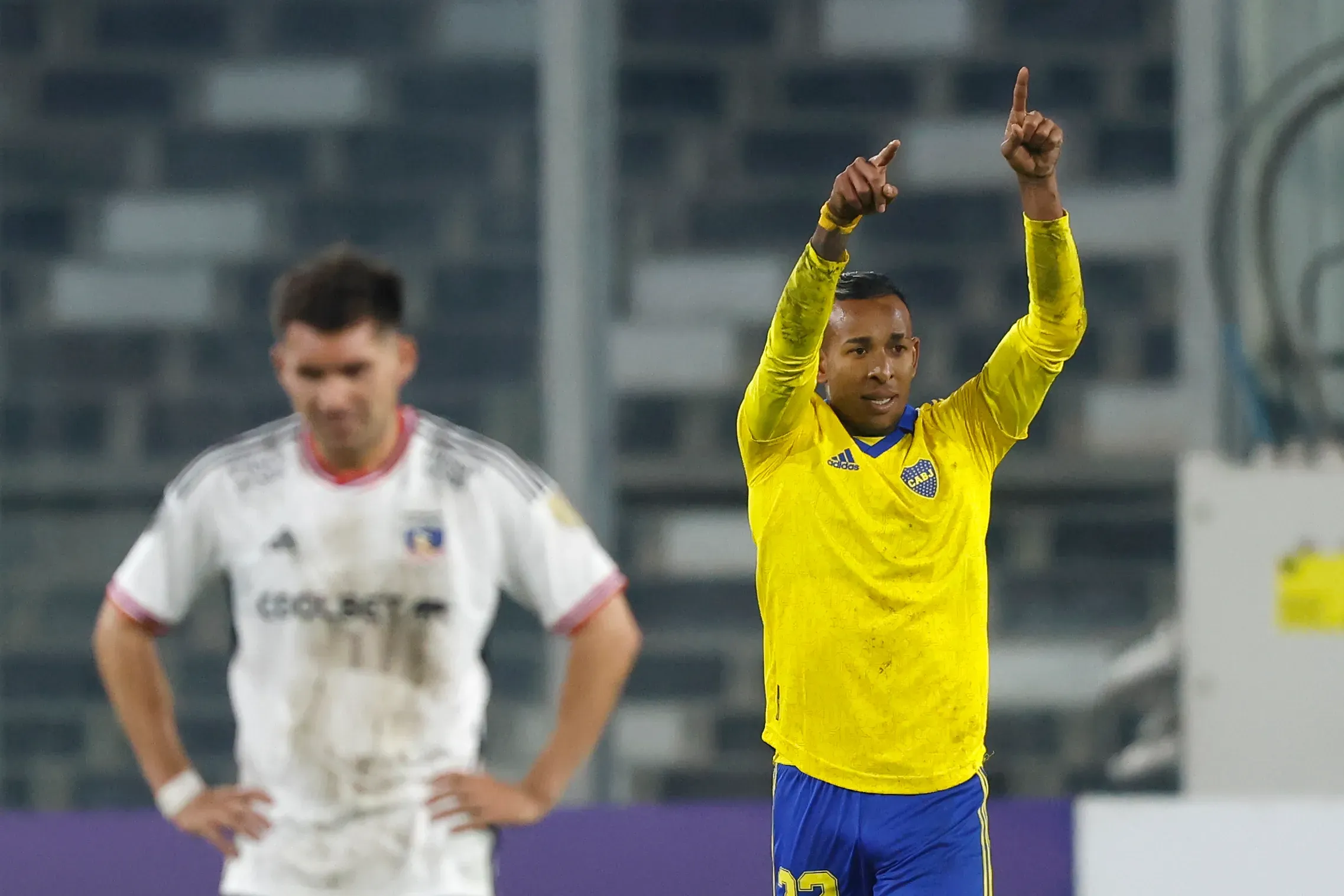 Villa jugando por Boca ante Colo Colo el 2023