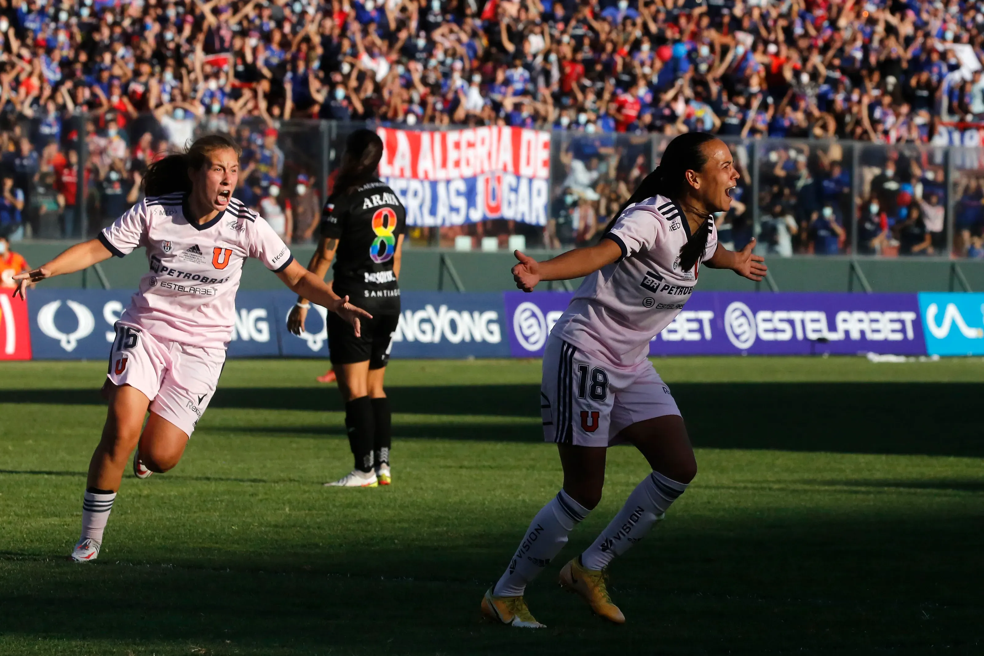 La Chama agradece a los hinchas de la U que le mandan mensajes, donde espera poder volver a su país de una manera diferente. Foto: Jonnathan Oyarzun/Photosport