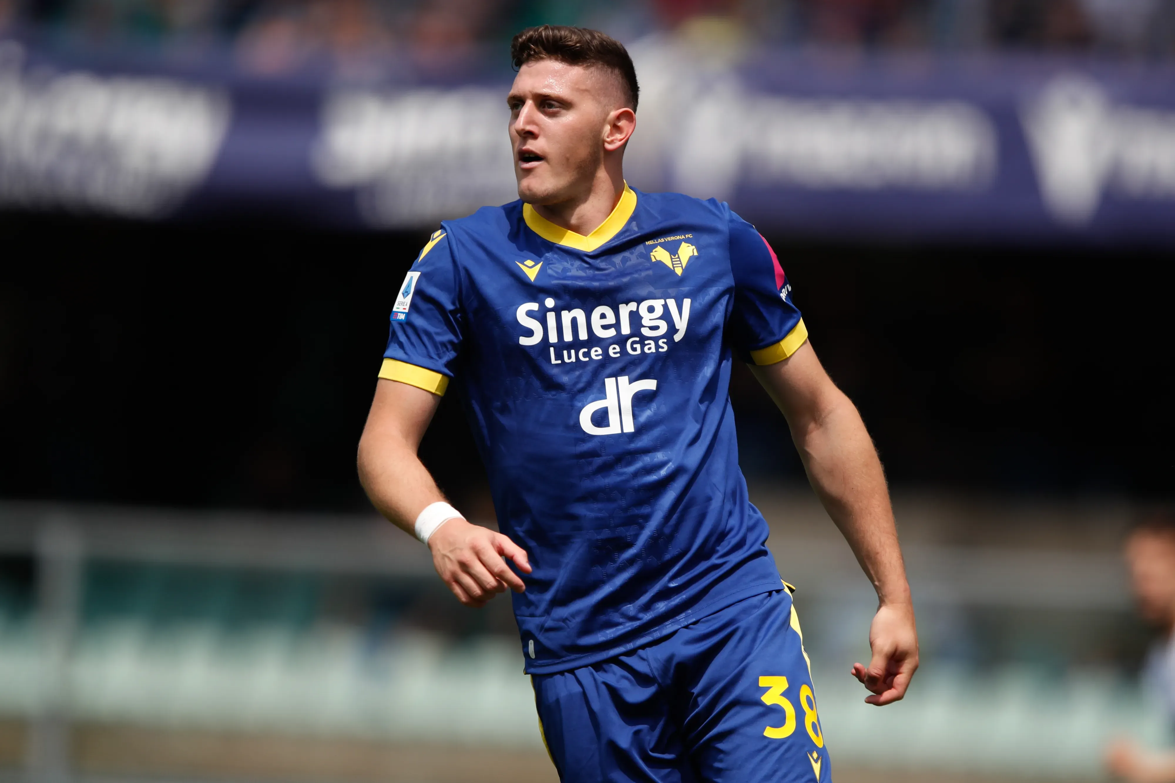 Adolfo Gaich en el Hellas Verona, uno de los clubes que defendió en Italia. También jugó por el Benevento y tuvo un paso por España, siempre a préstamo del CSKA Moscú. (Timothy Rogers/Getty Images).