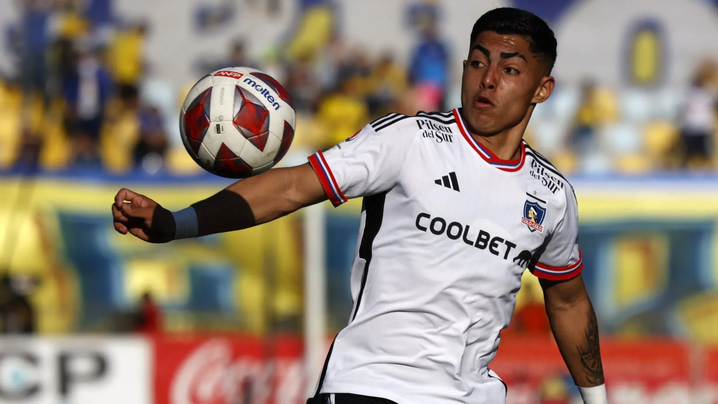 Jordhy Thompson no está ni por si acaso en los planes de Colo Colo. Foto: Photosport.