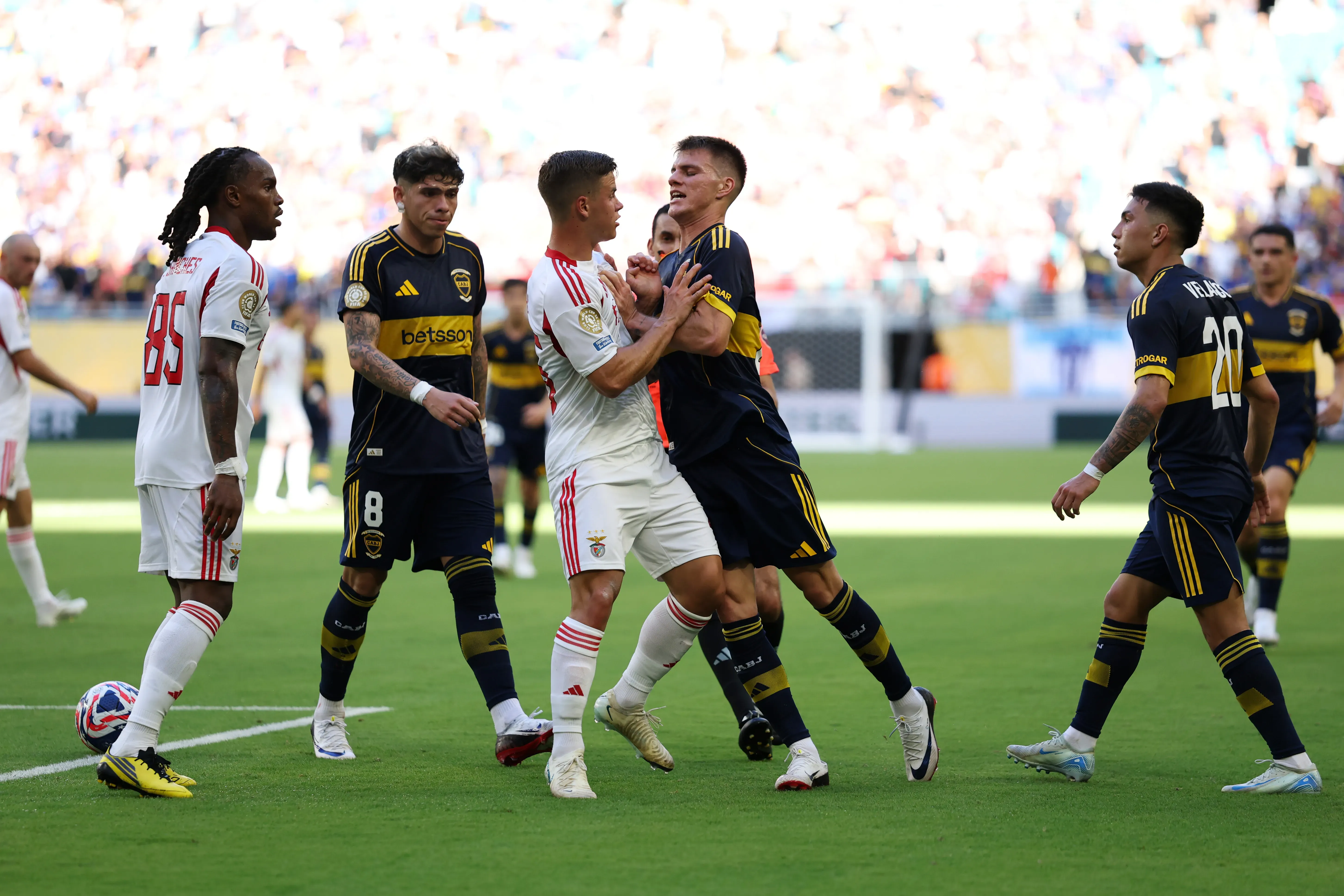 Kevin Zenón es el jugador que complica el salto al extranjero de Lucas Cepeda. Foto: Getty Images.