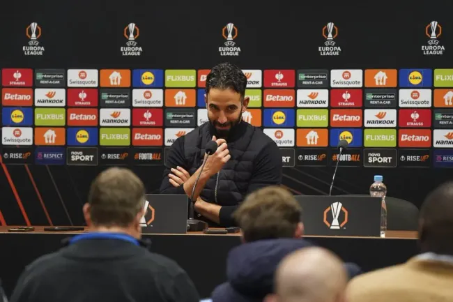Ruben Amorim fez a antevisão do jogo, em conferência de imprensa. Foto: Imago.