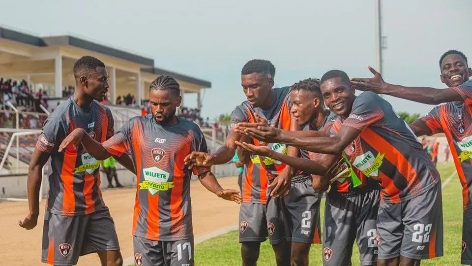 O Isaac de Benguela pôde finalmente celebrar a primeira vitória.