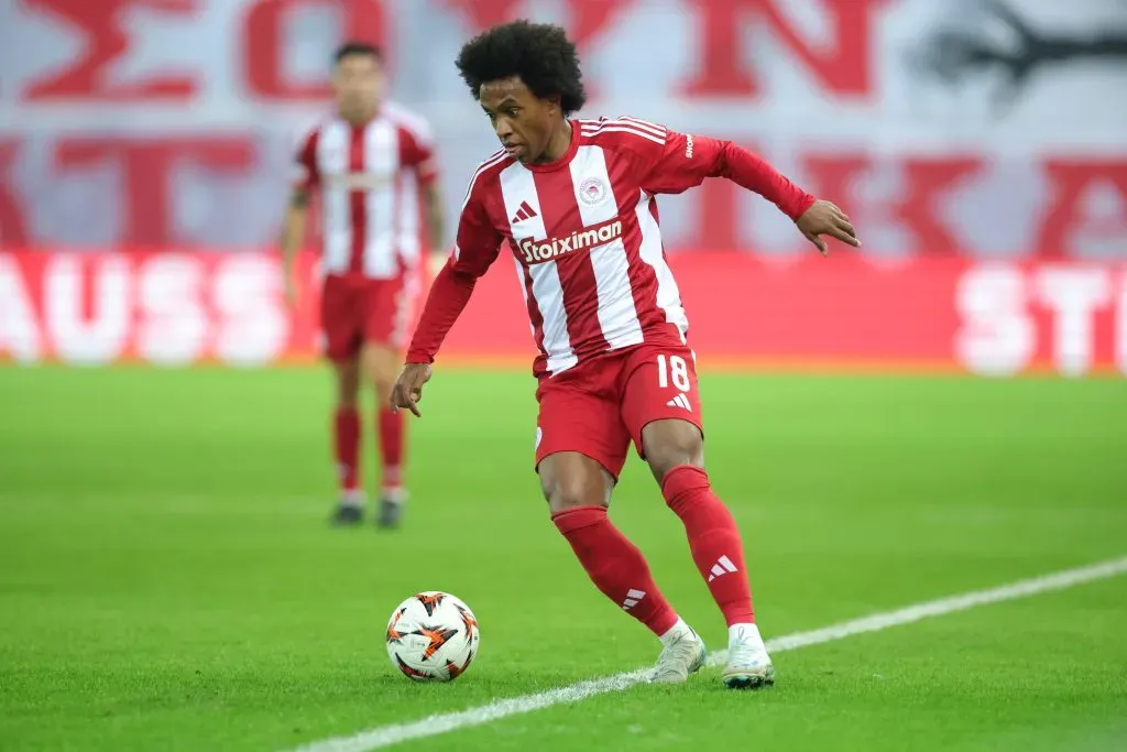 Willian durante jogo do Olympiacos. Foto: Imago