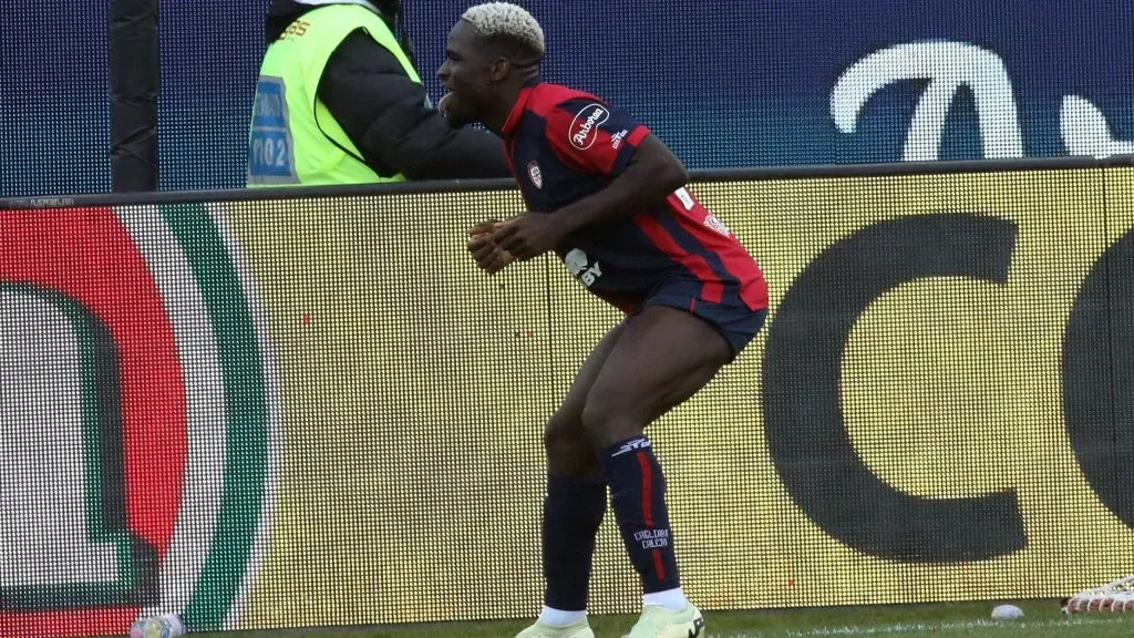 Zito Luvumbo renova contrato com o Cagliari até 2028. Foto: Getty.