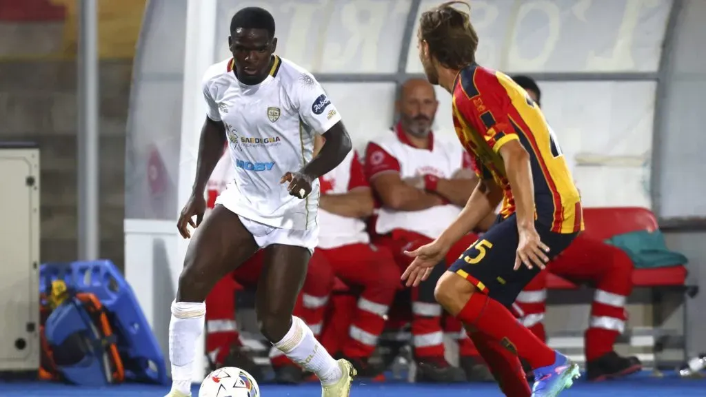 Zito Luvumbo renova contrato com o Cagliari até 2028. Foto: Getty.