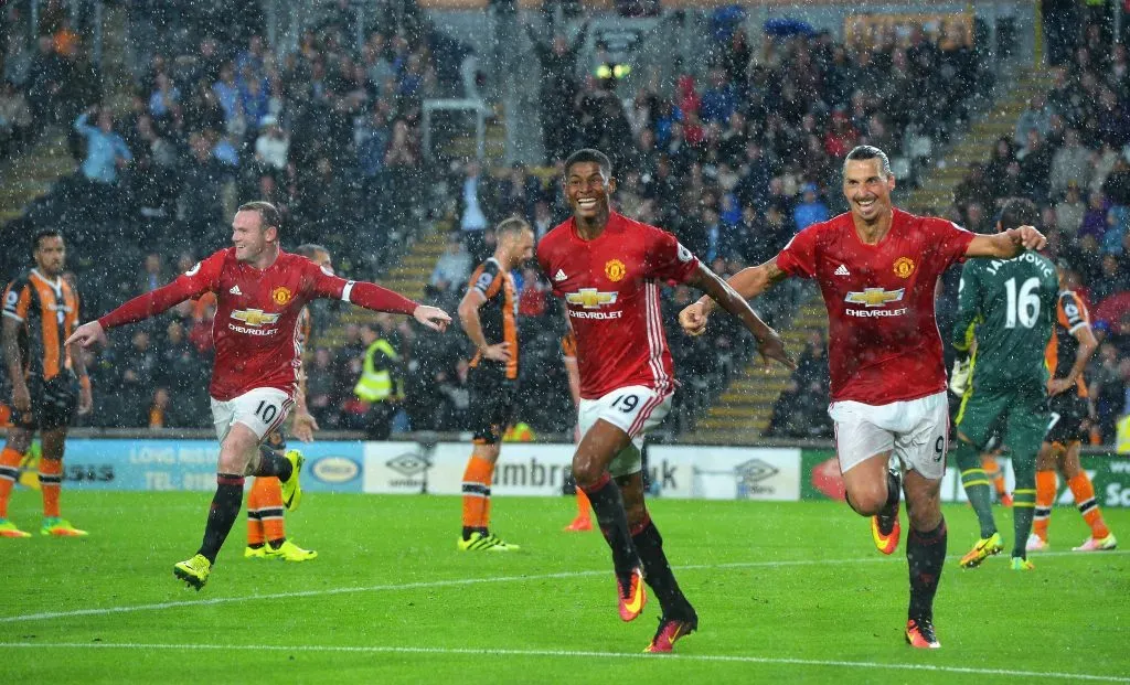 Rooney, Rashford e Ibrahimovic pelo Manchester United. Foto: Mark Runnacles/Getty Images.