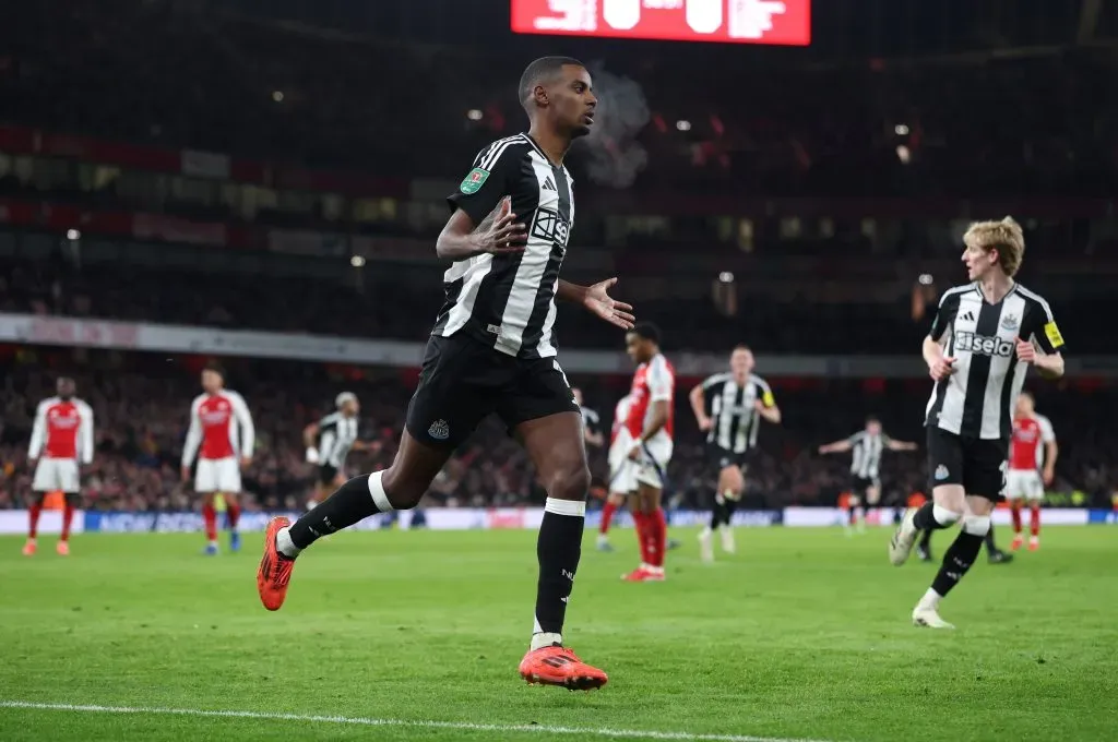 Alexander Isak a celebrar mais um golo, desta vez contra o Arsenal. Foto: Alex Pantling/Getty Images.