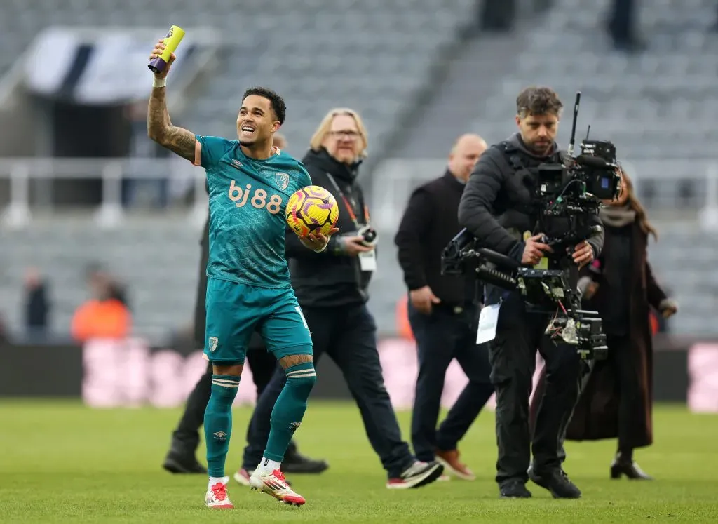 Justin Kluivert fez hat-trick contra o Newcastle. Foto: Getty Images
