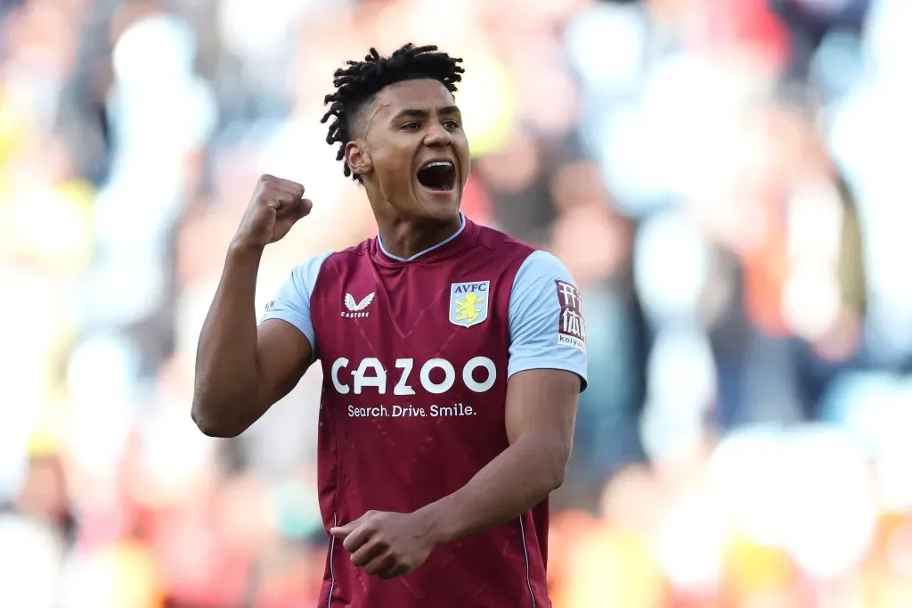Ollie Watkins celebra golo pelo Aston Villa. Foto: Catherine Ivill/Getty Images.