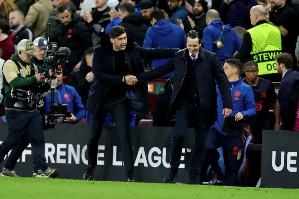 Paulo Fonseca, como treinador do Lille, a cumprimentar Unai Emery, treinador Aston Villa, na Conference League da época passada. Foto: David Rogers/Getty Images.