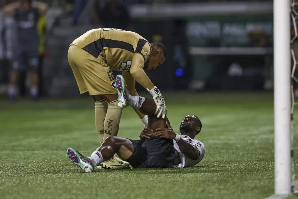 Bastos sofreu lesão muscular contra o Palmeiras. Foto: Imago