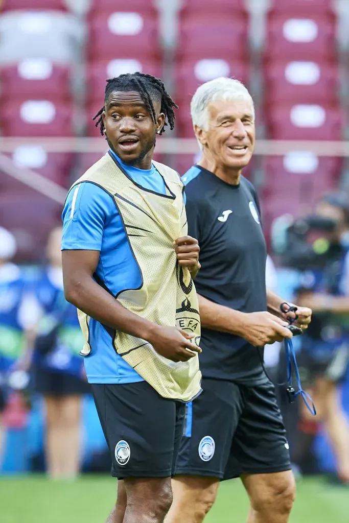 Lookman e Gasperini ao lado um do outro. Foto: Adam Nurkiewicz/Getty Images.