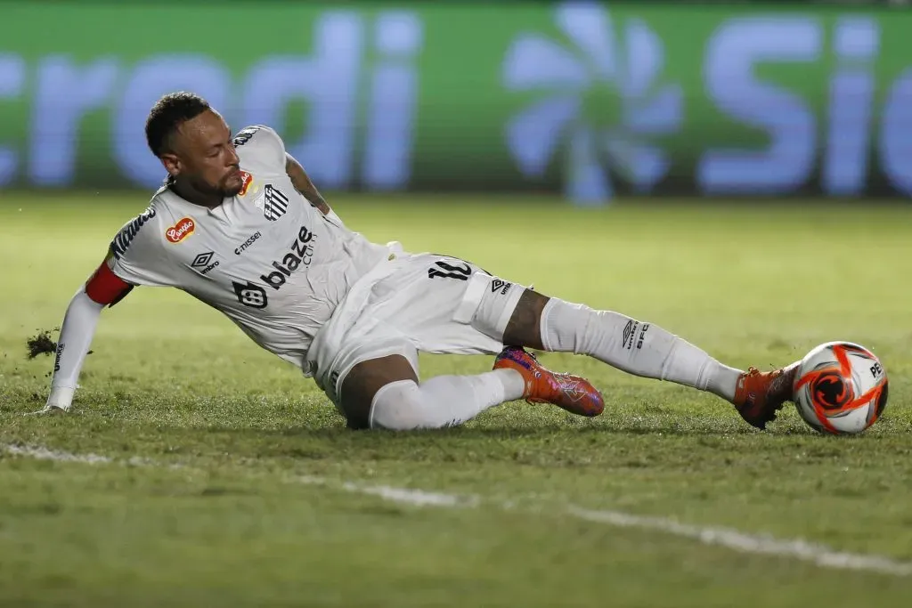 Neymar foi dos mais críticos sobre a maioria dos relvados brasileiros. Foto: Miguel Schincariol/Getty Images.