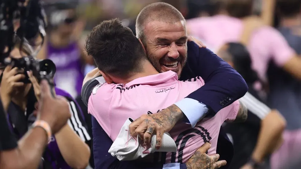David Beckham rendido ao talento de Lionel Messi. Foto: Getty Images.