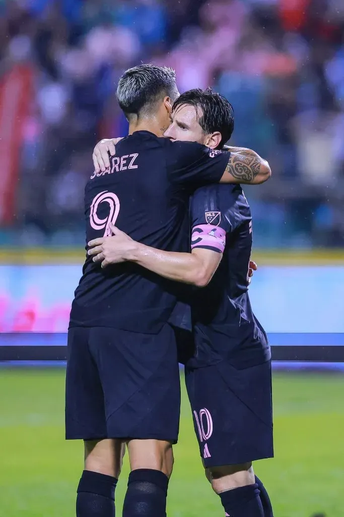 Messi e Suarez, após o Barcelona, voltaram a jogar juntos, no Inter Miami. Foto: Manuel Velasquez/Getty Images.