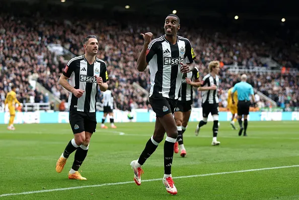 Alexander Isak abriu o placar para o Newcastle. Foto: Getty Images